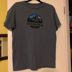 Gray Patagonia T-shirt. Medium Slim Fit. Cotton.